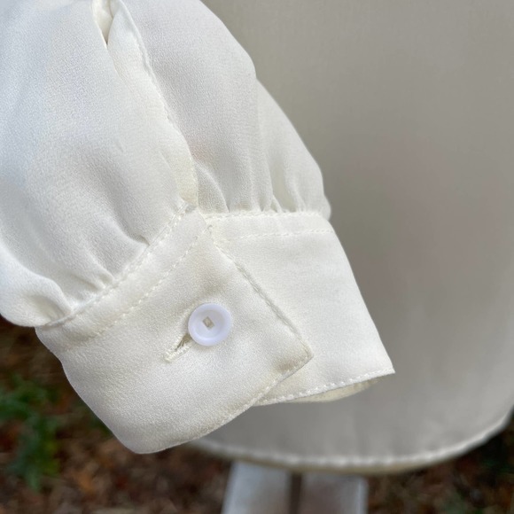 90s Cream Blouse Pleat Front Collar Chain Volup by Laura and Jane - Picture 7 of 10